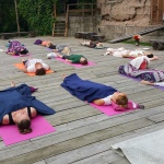 Rīta jogas meditācija pirms turpmākajiem dienas piedzīvojumiem
